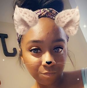 Meet your Posher, Alexis